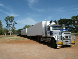 <strong>Lire la suite</strong><br>Road train australiens Road train australiens
